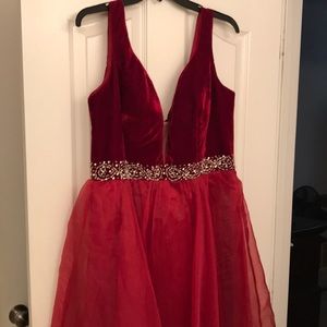 size 16 Hebeos prom dress (never worn)